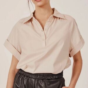 DÈLUC | Beige Light Tan Nude Short Sleeve Collared‎ Pullover Top Blouse | Large